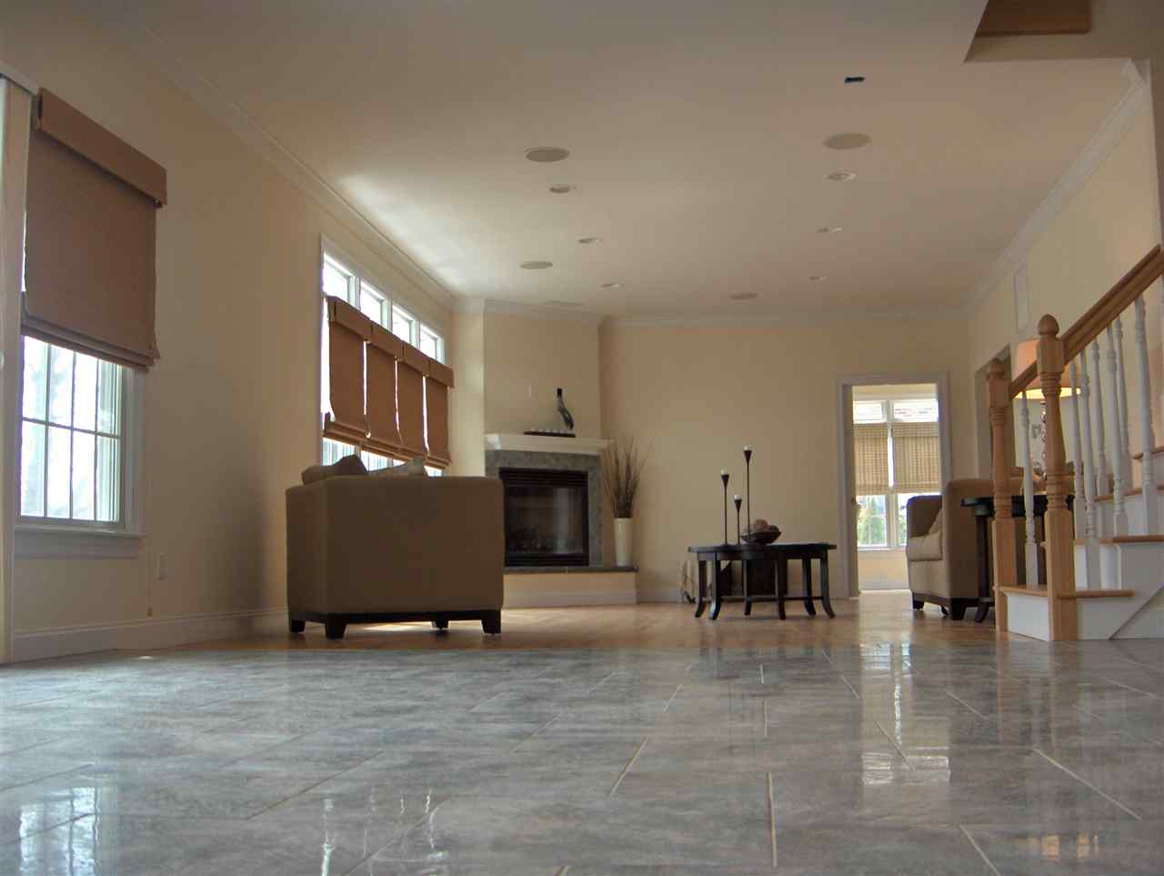 resized-2349823-Dining to LR2.JPG